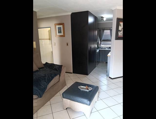 2 BEDROOM TOWNHOUSE FOR SALE IN SOUTH CREST